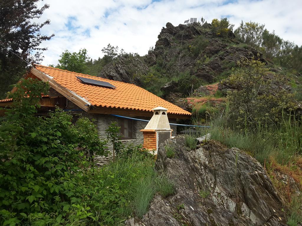 Castelo Do Mau Vizinho Hotel Orjais ภายนอก รูปภาพ